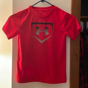 Red under armor boys shirt